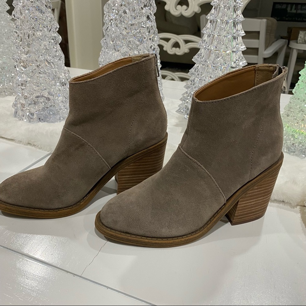 Steve Madden Shrines Booties Block Heel Sz 6 Sued… - image 2